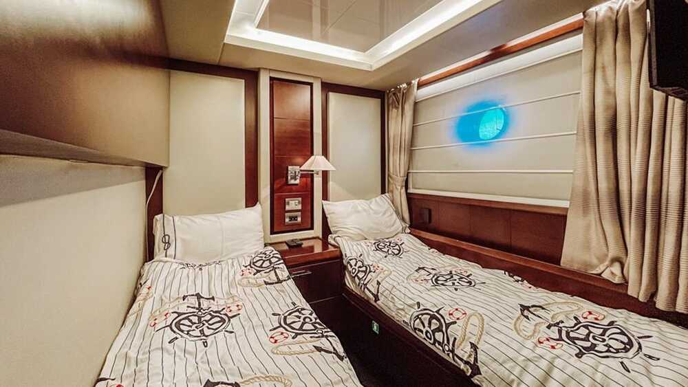 Guest cabin