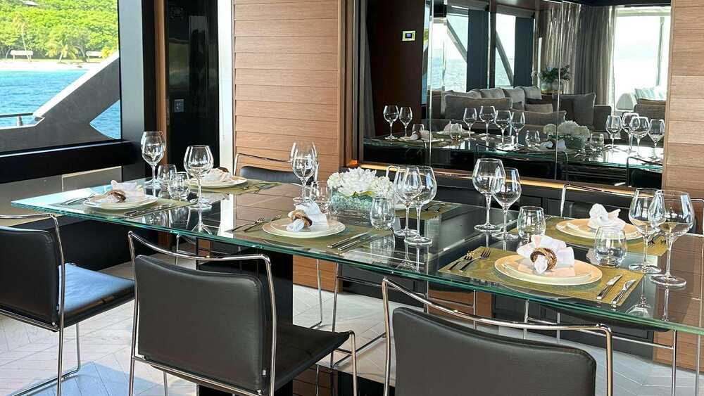 Salon dining