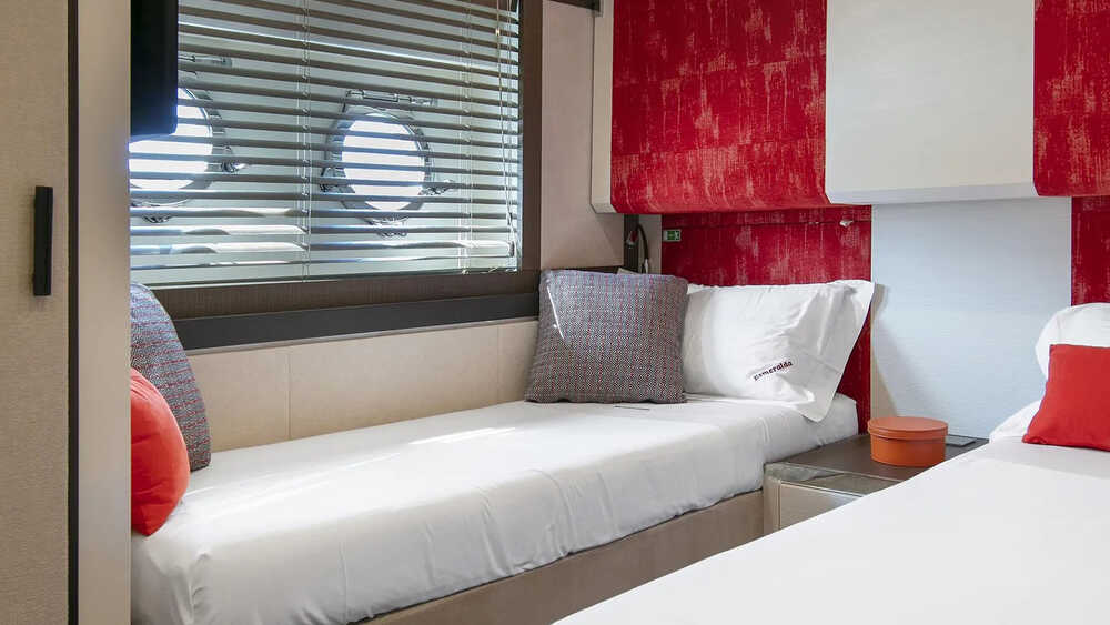 Twin cabin with pullman