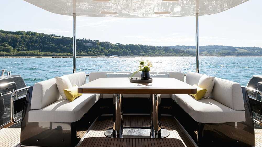 Dining area on cockpit