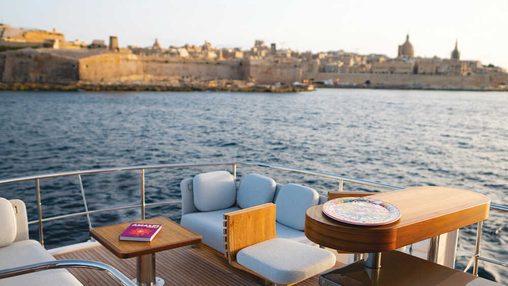 Lounge area on aft flybridge