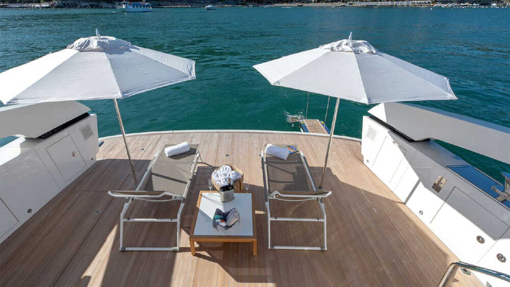 Beach club on aft