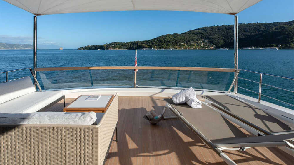 Lounge area on aft flybridge