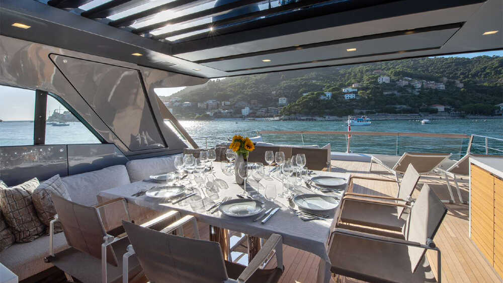 Dining area on flybridge