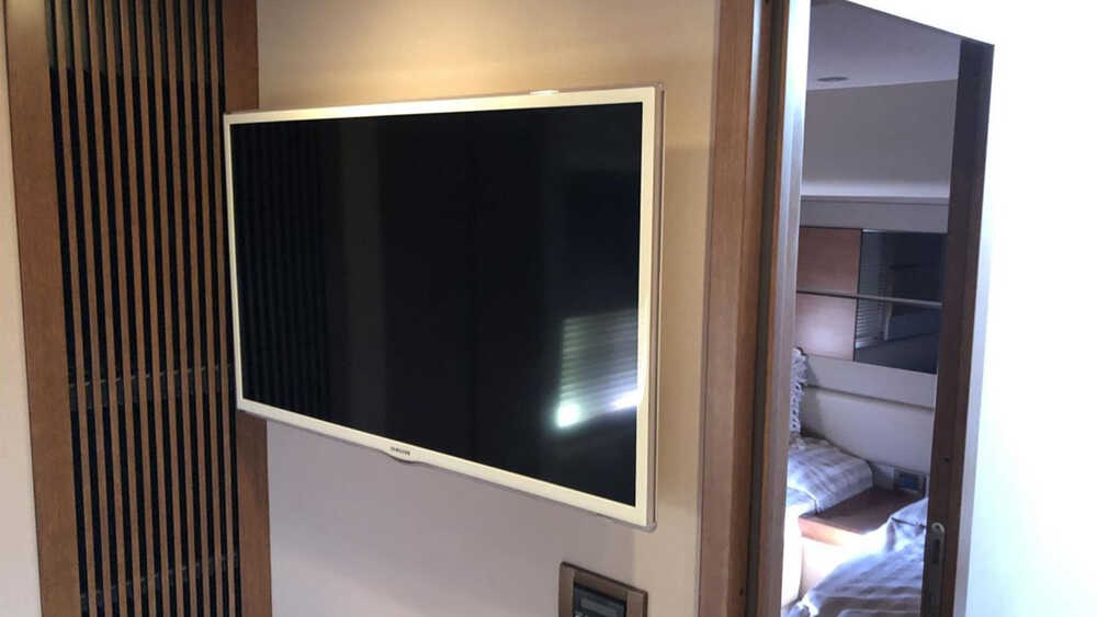 Bow VIP cabin
