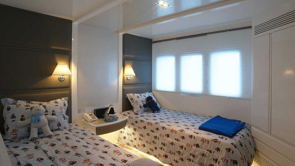 Twin guest cabin