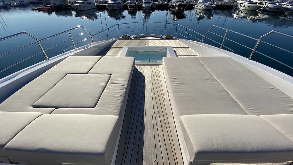 Bow deck