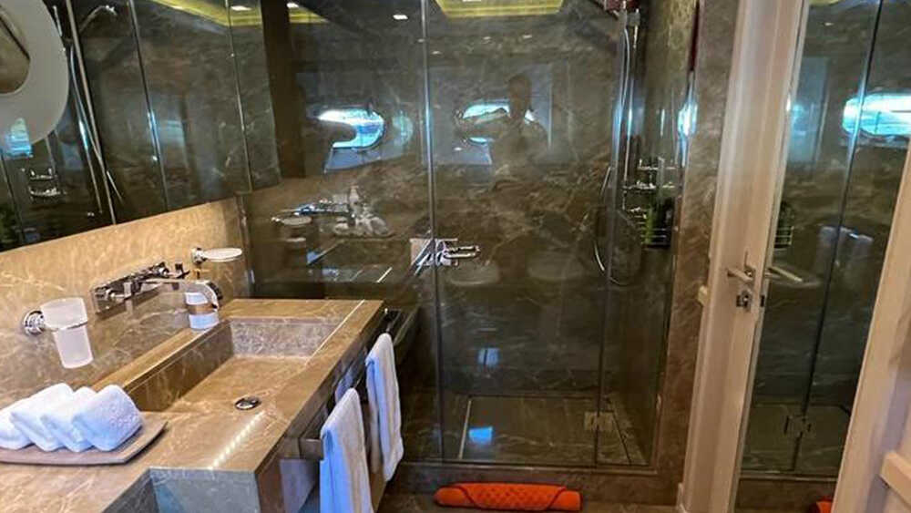 VIP bathroom