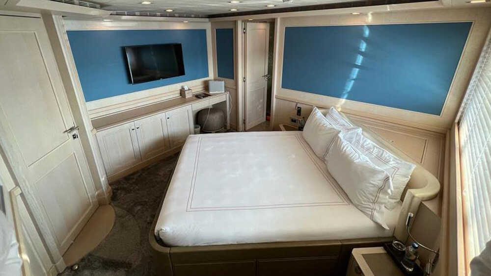 Double cabin