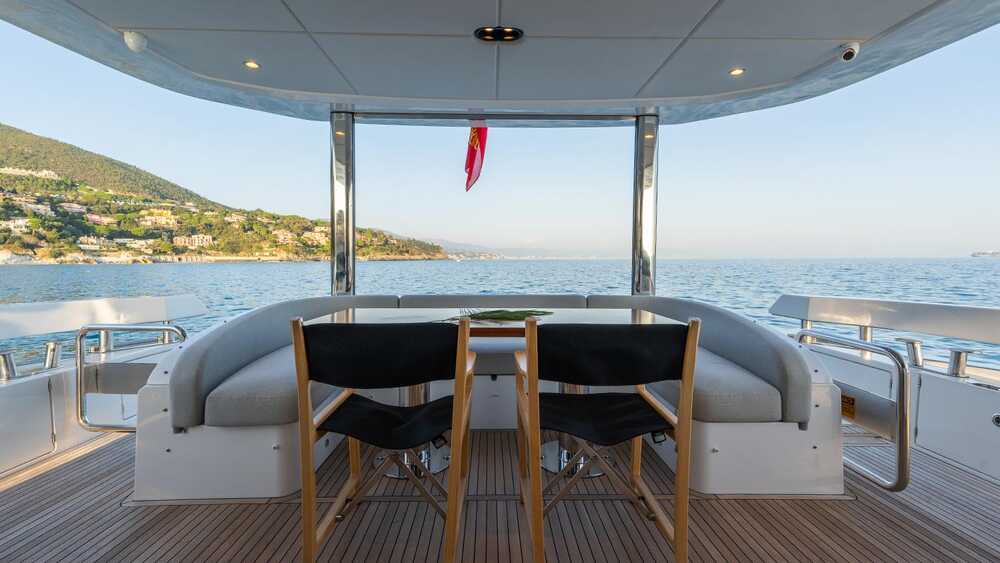 Dining area on cockpit