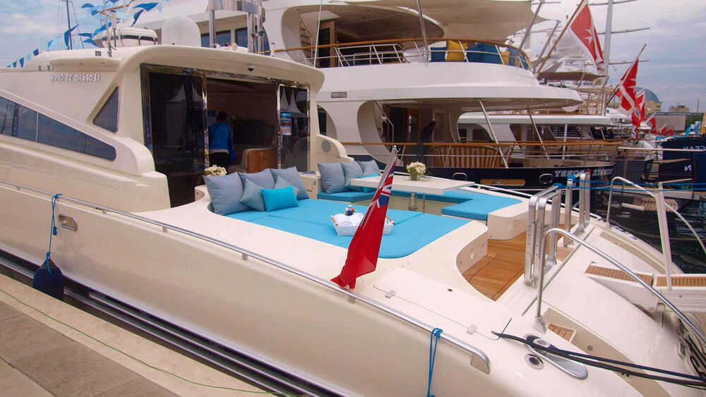 Sunbathing cushions and dining area on cockpit