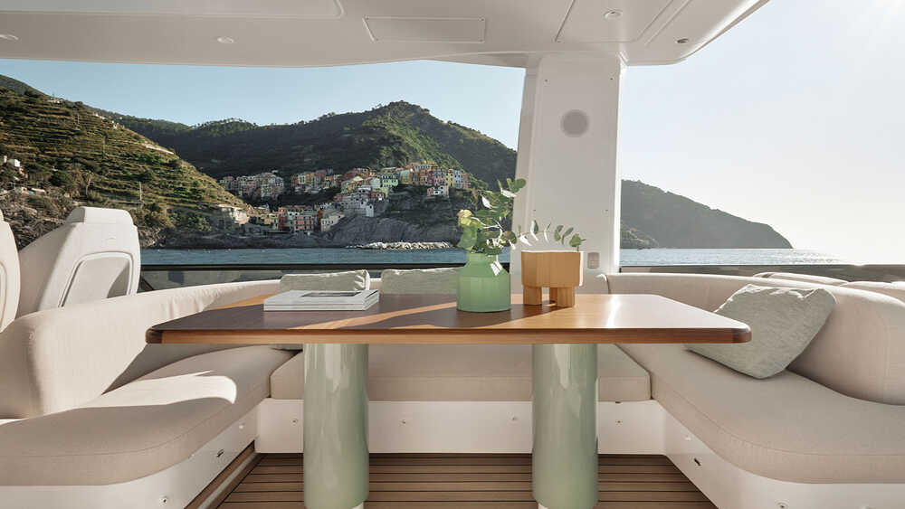 Dining area on flybridge