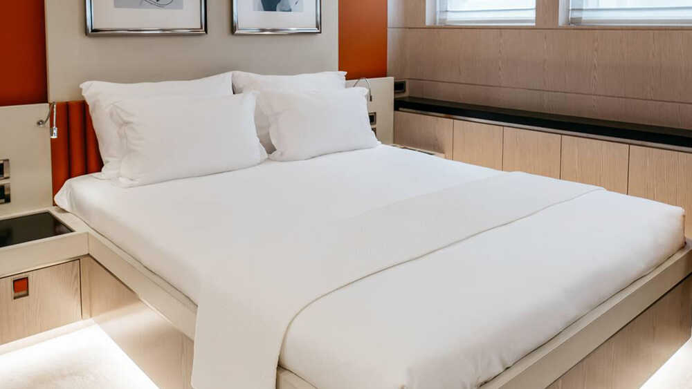 Double guest cabin