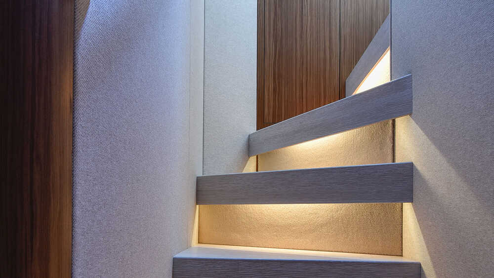 Steps to lower deck
