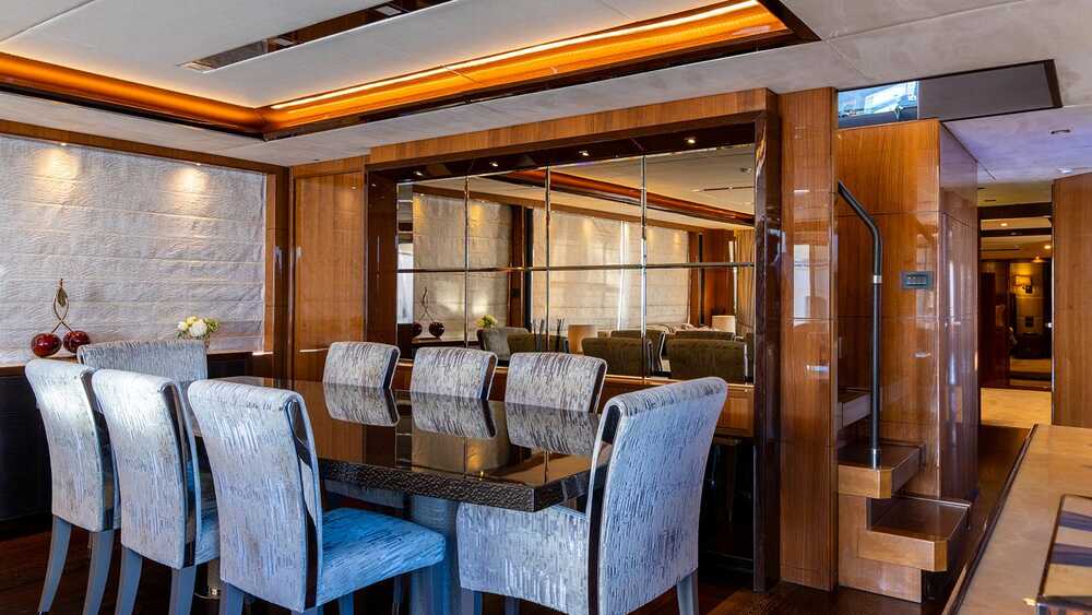 Saloon dinning