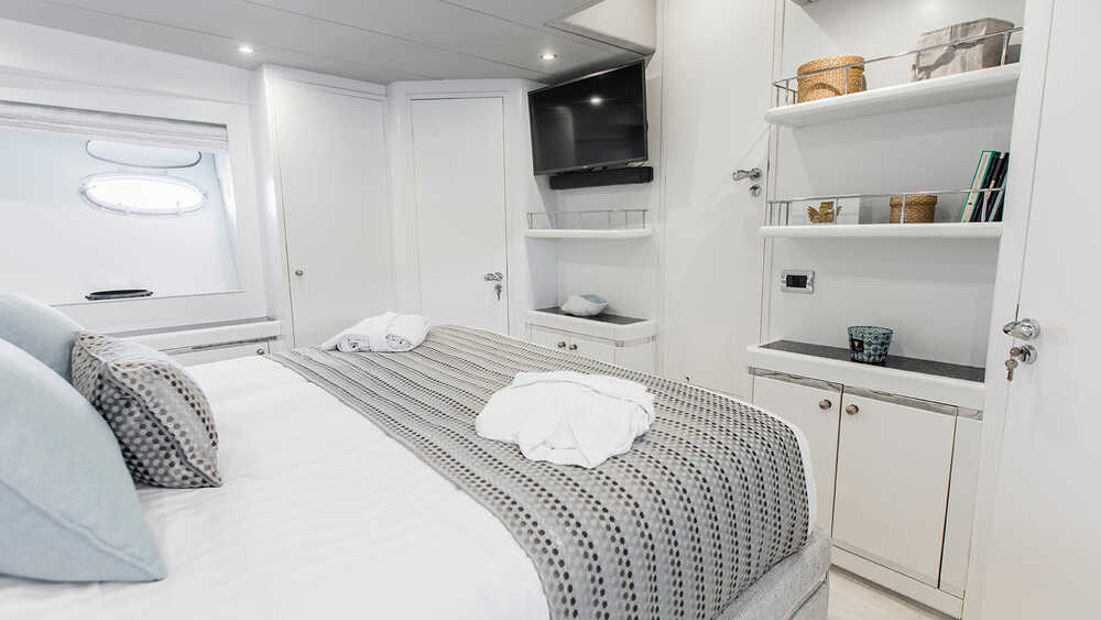 Double guest cabin