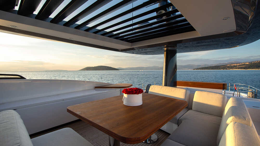 Dining area on flybridge