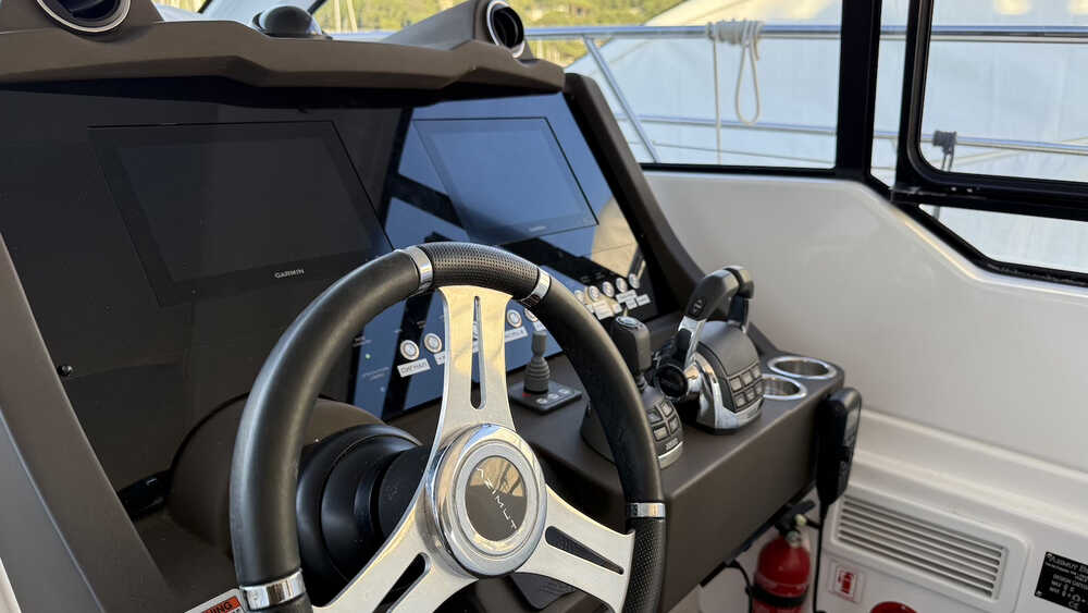 Helm station