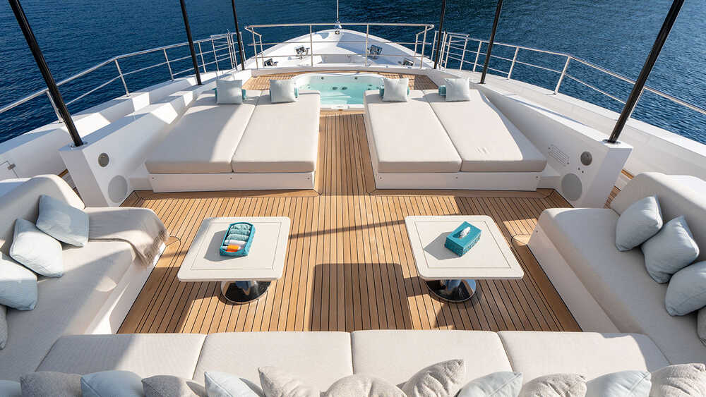 Lounge area on the bow