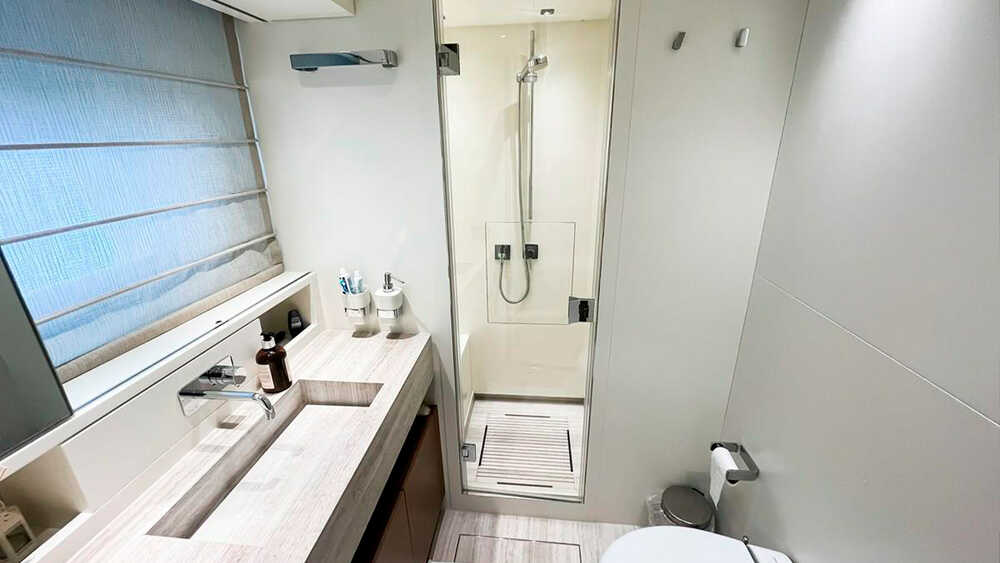 Guest cabin bath