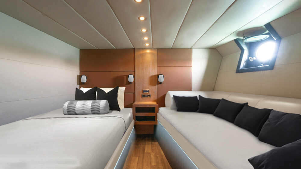 Double cabin (+1 sofa)