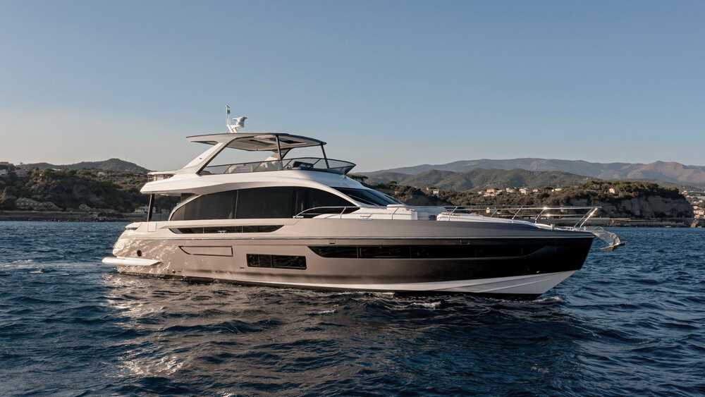 Exterior Azimut 72 Fly