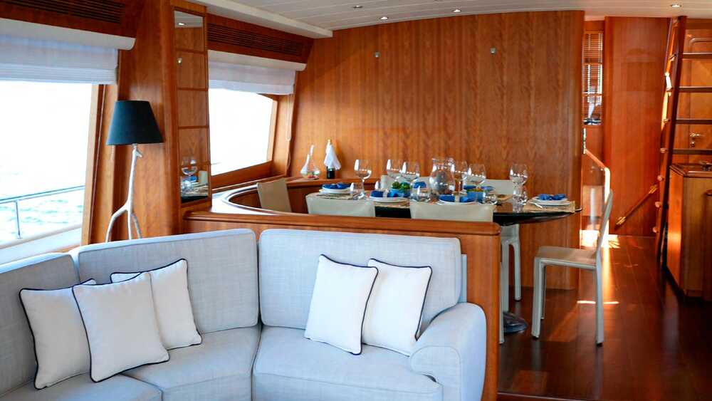Dinette in salon M/Y LADY AMANDA