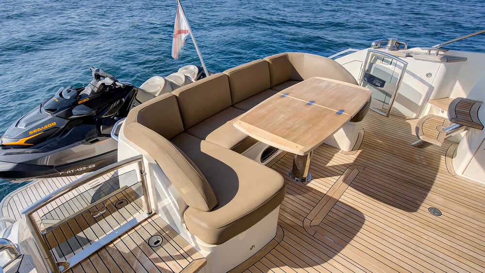 Dining area on cockpit