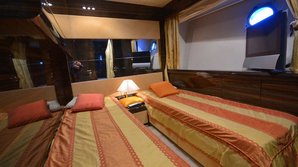 Guest cabin