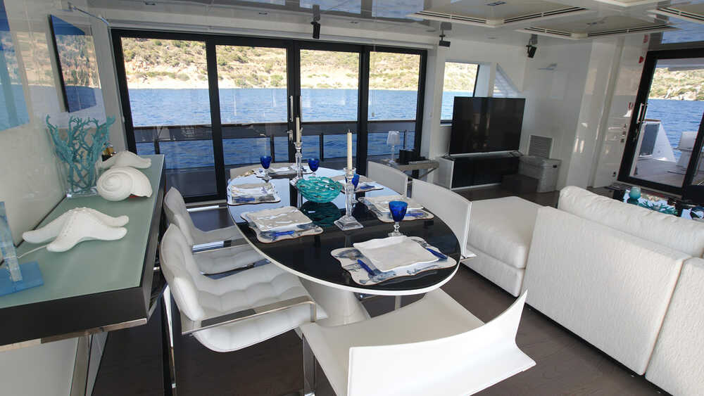 Salon dining
