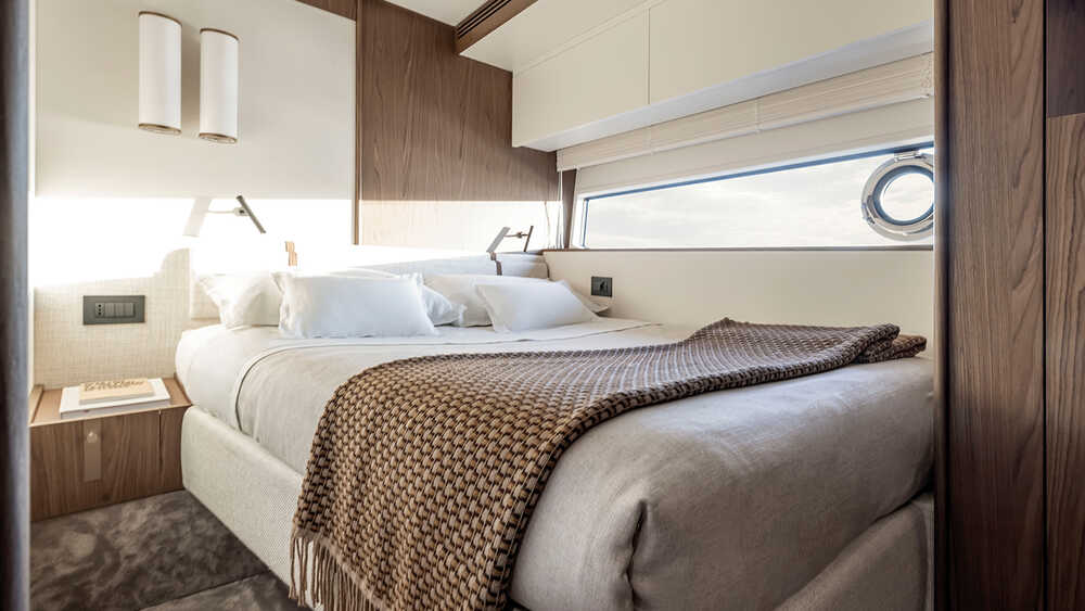 Guest cabin on port side