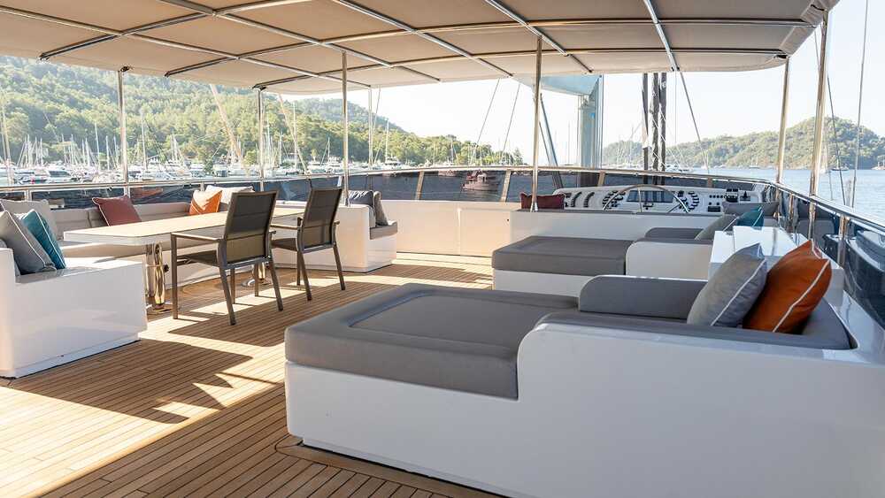 Deck lounge area