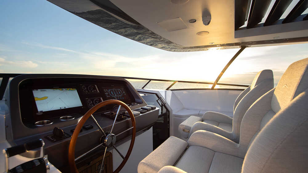 Helm station on flybridge