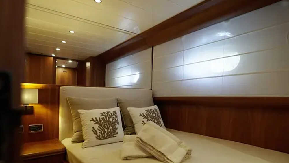 Guest cabin with double bed