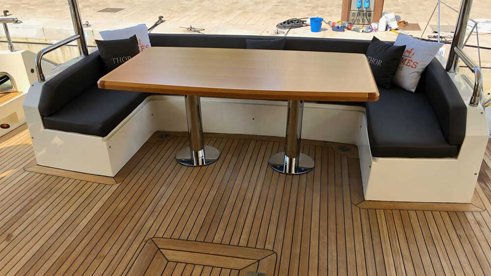 Dining area on cockpit