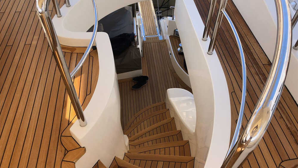 Steps to cockpit