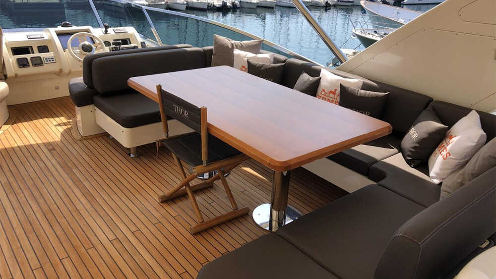 Dining area on flybridge