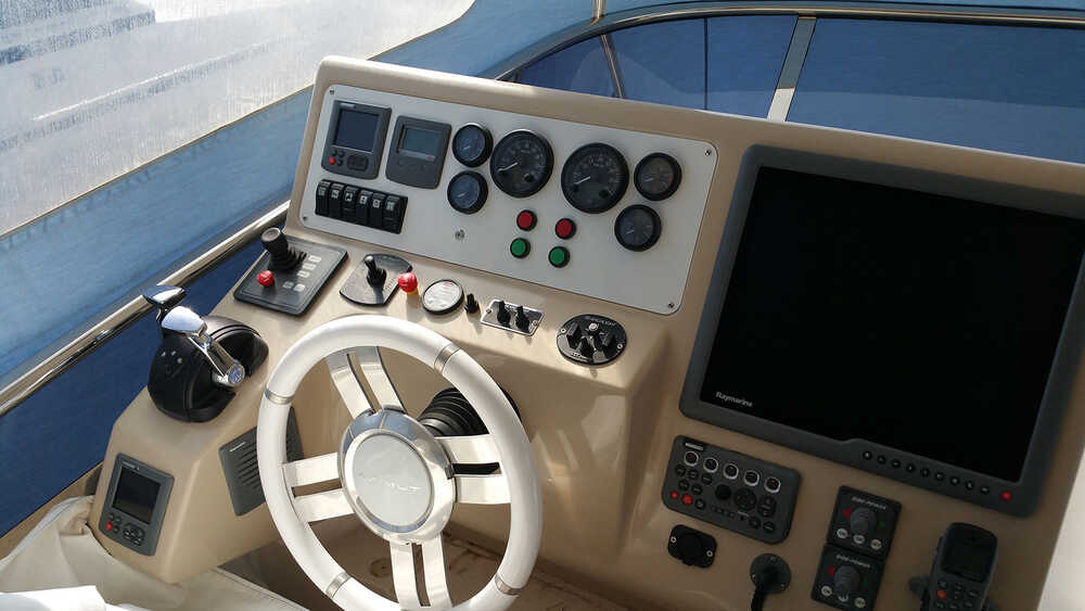 Helm station on the flybridge