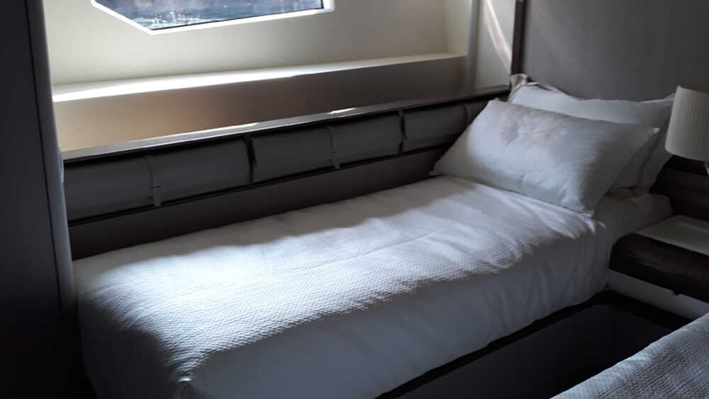 Bow cabin on starboard side