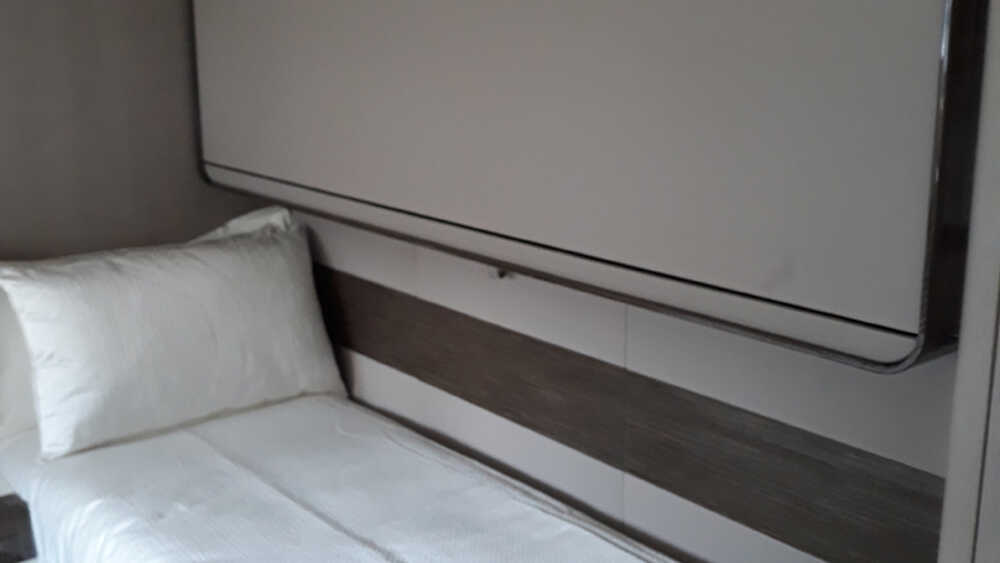Bow cabin on starboard side