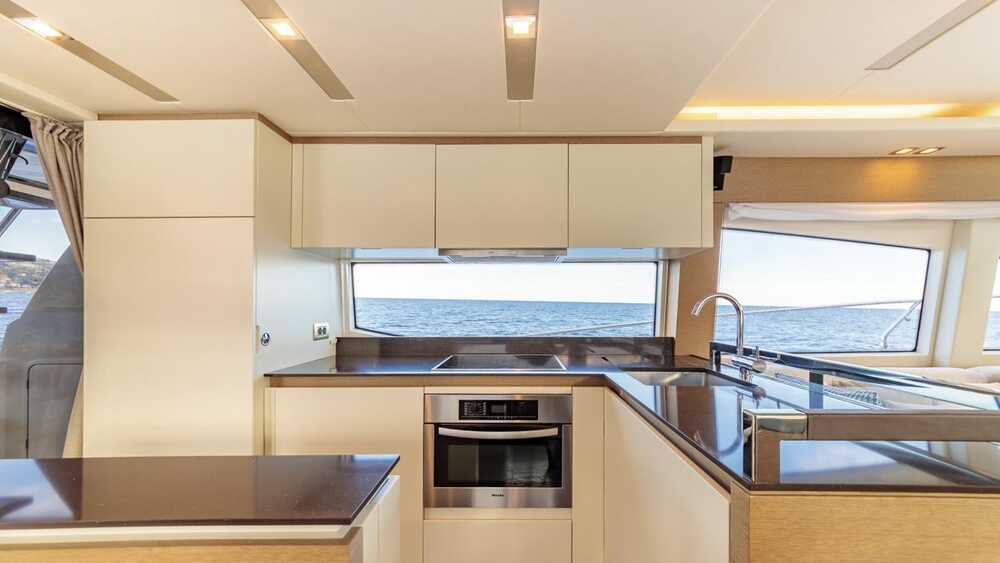 Galley on maindeck