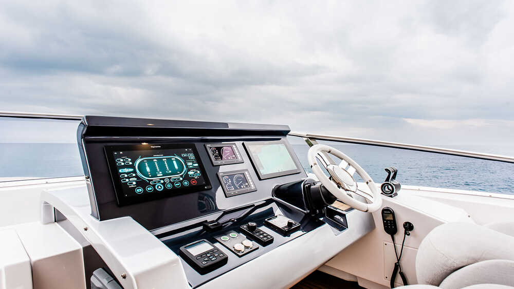 Helm station on flybridge