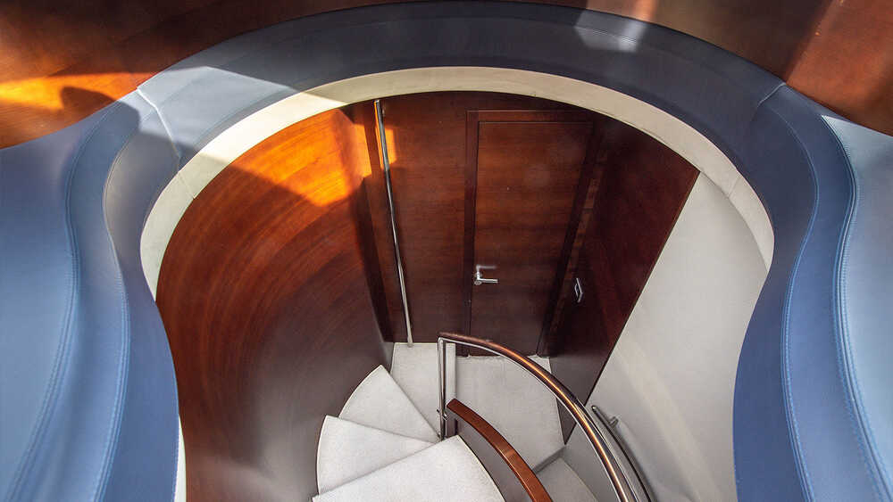 Steps to lower deck