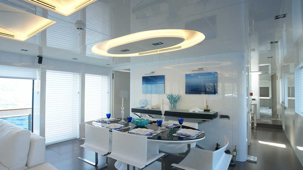Salon dining