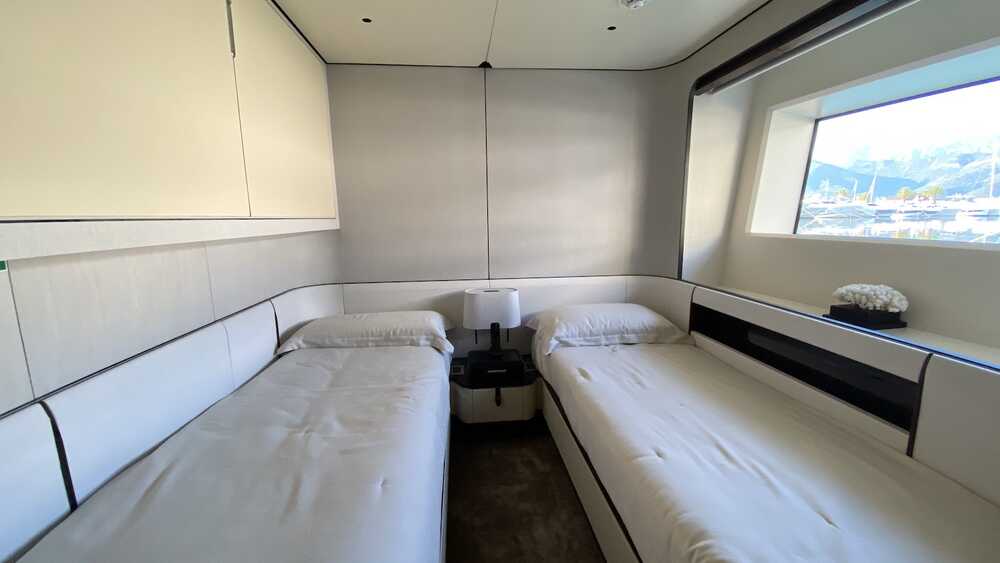 Guest cabin starboard