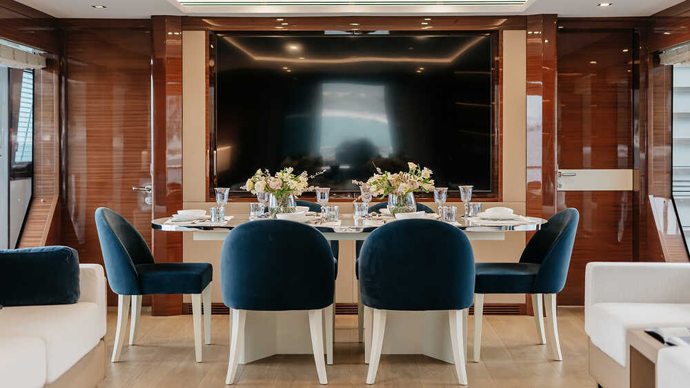 Saloon dining