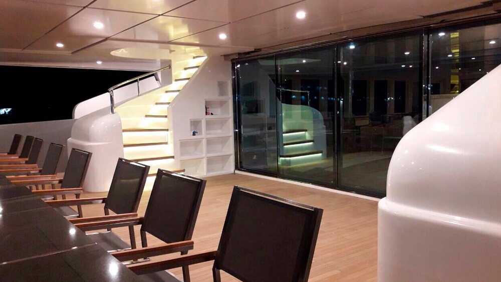Dining area in cockpit 