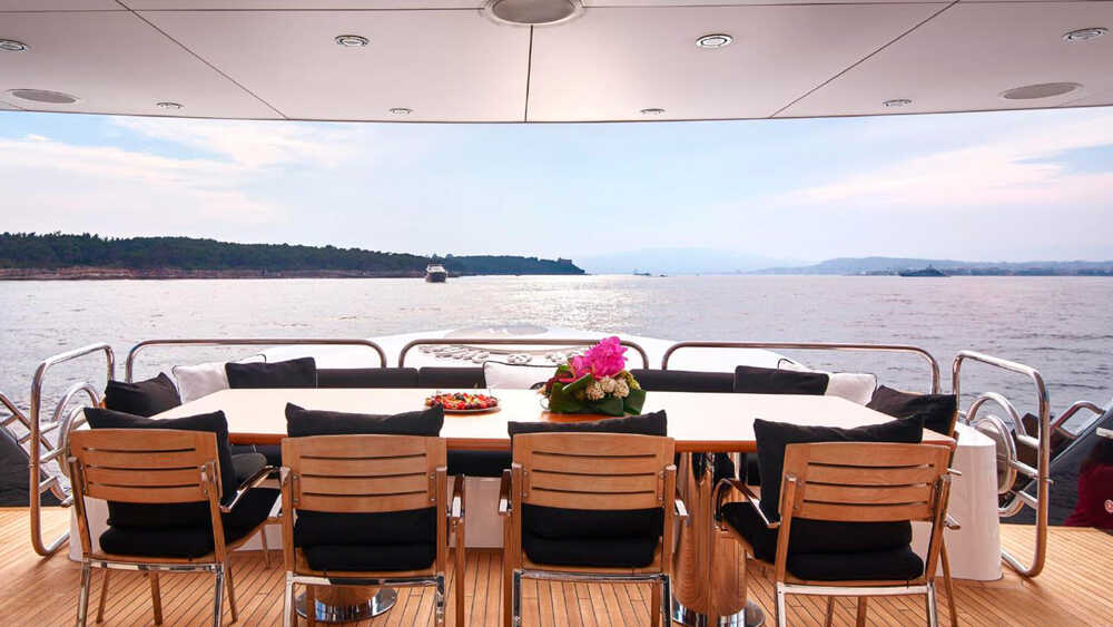 Dining area in the cockpit 