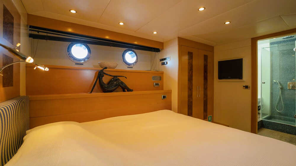 Double cabin