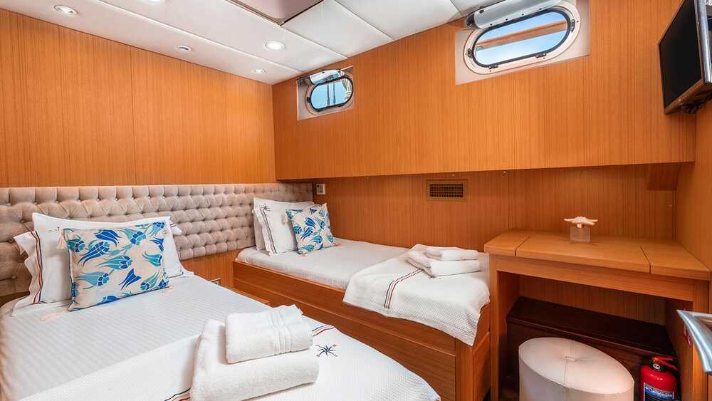 Guest cabin with singles